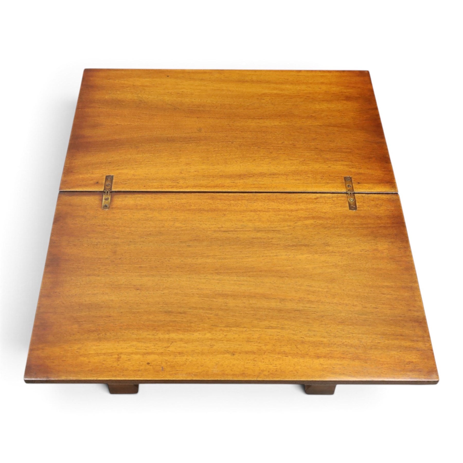 Reprodux - Georgian design figured and burr walnut bachelors chest, rectangular hinged-fold over top with reeded edge supported by stays, over four long graduating cock-beaded drawers, lower moulded edge on bracket feet