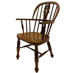 Early 19th century elm and beech child's Windsor chair, double hoop and stick back with shaped and pierced splat, turned supports joined by stretchers 