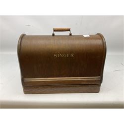 Singer sewing machine no. F3226884 in case (missing key)
