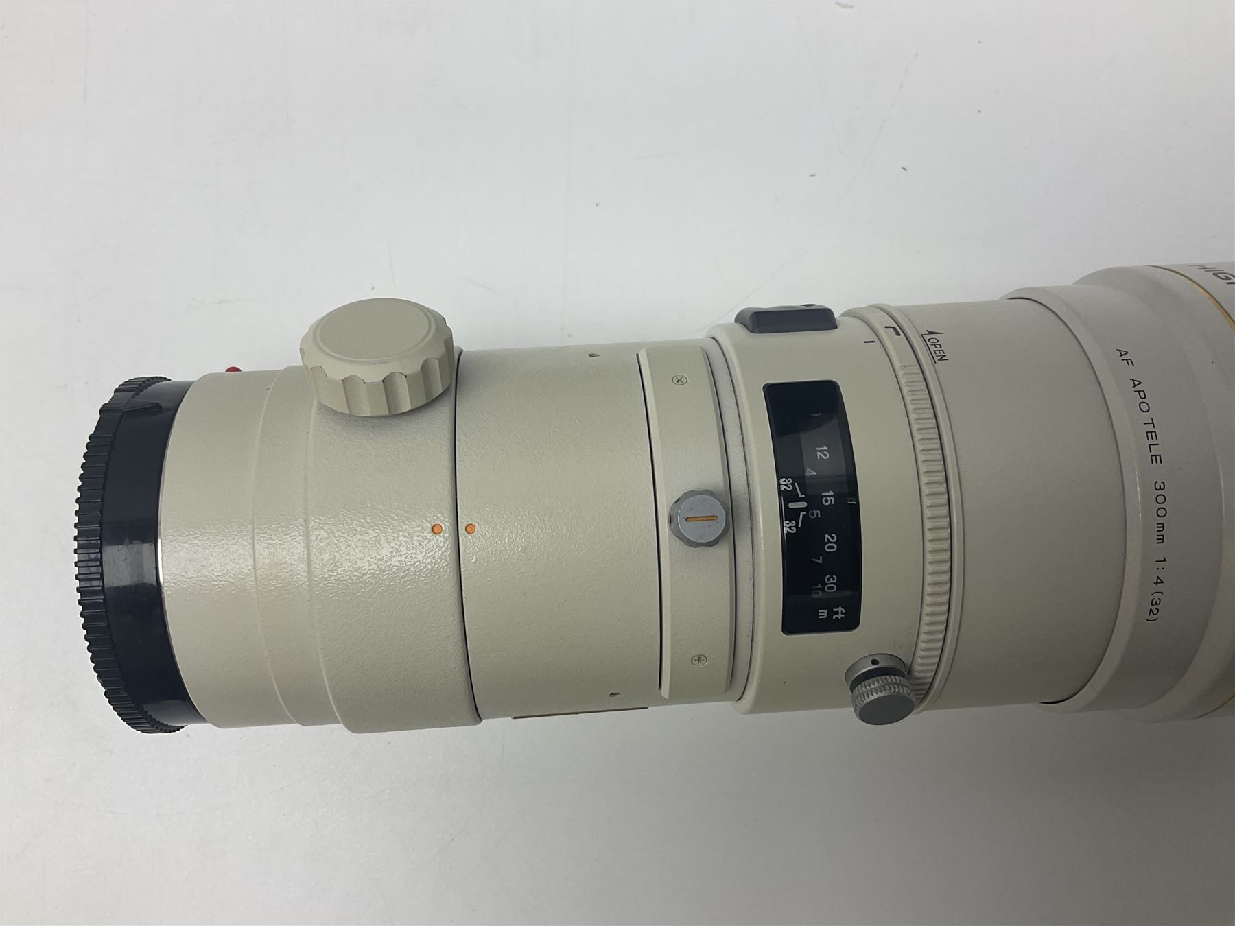 Minolta Dynax 7 camera body, serial number 93101009, Minolta 'AF APO Tele 300mm 1:4 (32)' lens serial no 32501041, in case and other camera equipment 