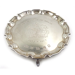  The Queen's silver jubilee silver waiter by S T Hopper Ltd Sheffield 1977 ltd ed 10/100 diameter 15.5cm 5oz cased with certificate  