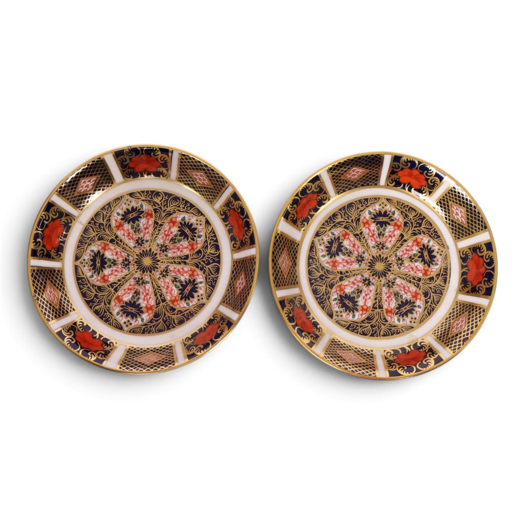 Two Royal Crown Derby Old Imari 1128 pattern pin dishes, D11cm