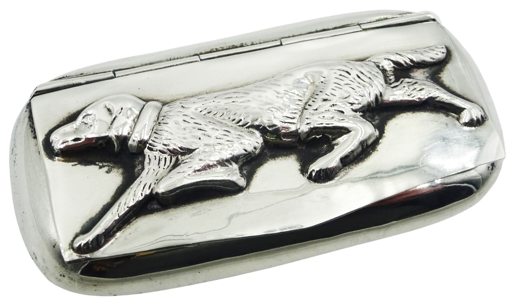 Modern silver snuff box, of rounded rectangular form, the hinged cover decorated in relief with a dog, hallmarked C M E Jewellery Ltd, Birmingham import 1994, and stamped 925, approximate weight 0.80 ozt (25 grams)