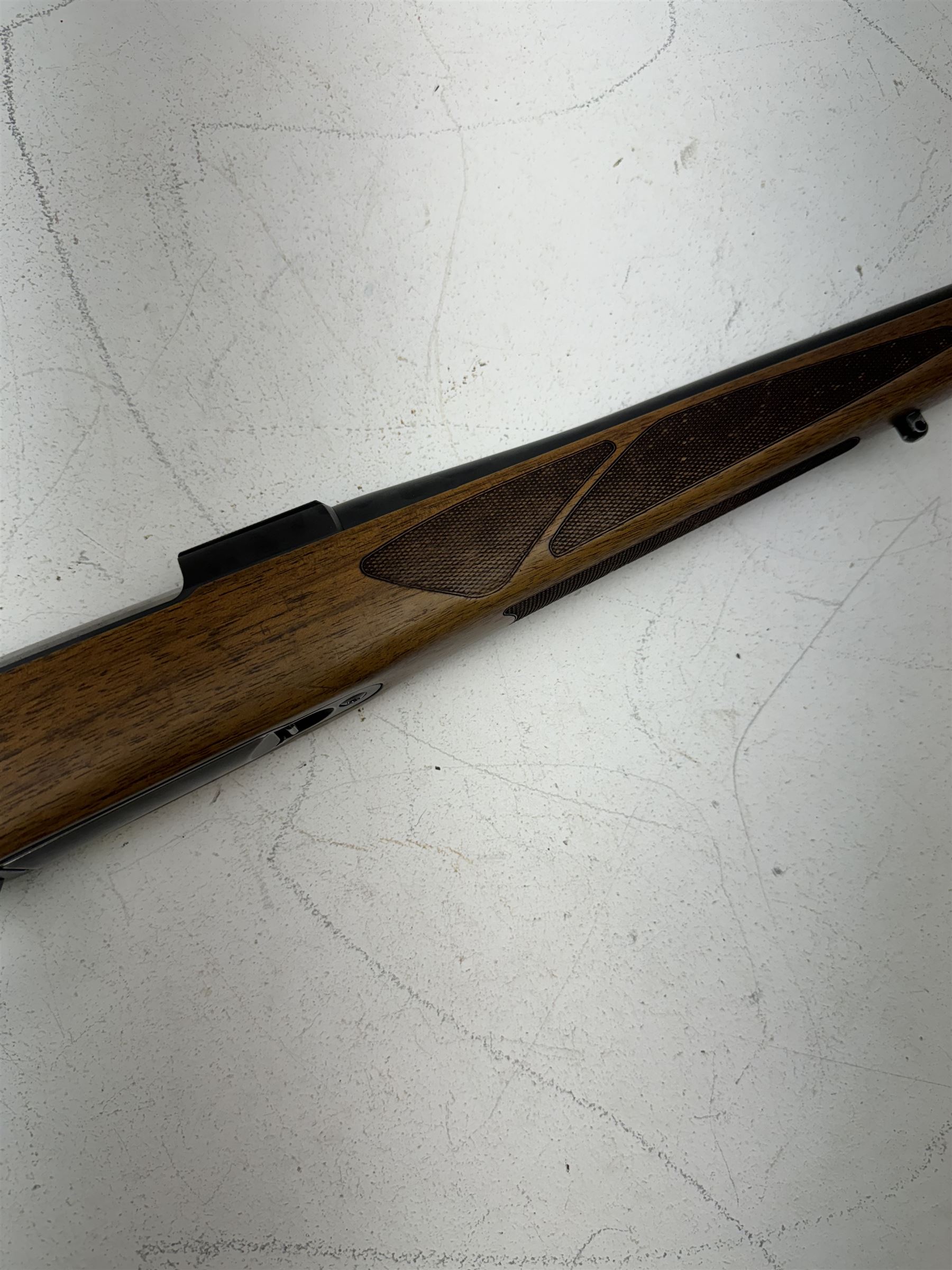 SECTION 1 FIRE-ARMS CERTIFICATE REQUIRED- Sako 85S .243 bolt action rifle, serial no; A77562, L101cm overall 