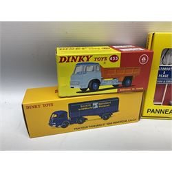 Ten Atlas Dinky die-cast models and accessories including, Bedford TK Tipper no. 435, Austin Wagon no. 412, two Miniatures, 25 O Camion Laiter, 'Panneaux De Signalisation Routiere' and others (10)