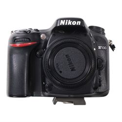 Nikon D7100 DSLR camera body, serial no. 2522259, with an AF-S Nikkor 18-105mm 1:23.5-5.6G ED lens, boxed with strap