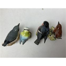 Group of Beswick figures of birds, comprising kingfisher no 2371, thrush no 2308, owl no 2026, and nine smaller bird figures to include greenfinch, wren etc