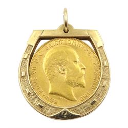 Edward VII 1907 gold full sovereign, loose mounted in gold horseshoe pendant, hallmarked 9ct
