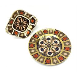A boxed Royal Crown Derby Imari cabinet plate, decorated in the 1128 pattern, D27cm, together with a Royal Crown Derby dish of lozenge form with acorn detailed twin handles and four conforming feet, decorated in the 1128 pattern, L22.5cm. (2). 
