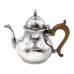 Late Victorian bachelor's silver teapot, plain baluster design with swan neck spout and fruitwood handle London 1900, 11.5oz 