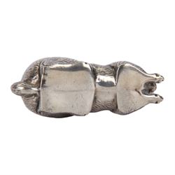 Edwardian silver novelty pin cushion, modelled as a hare, hallmarked Adie & Lovekin Ltd, Birmingham 1908, L6.5cm