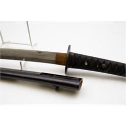 Japanese wakizashi short sword, circular tsuba with simple flower decoration, with lacquered scabbard, blade L46cm