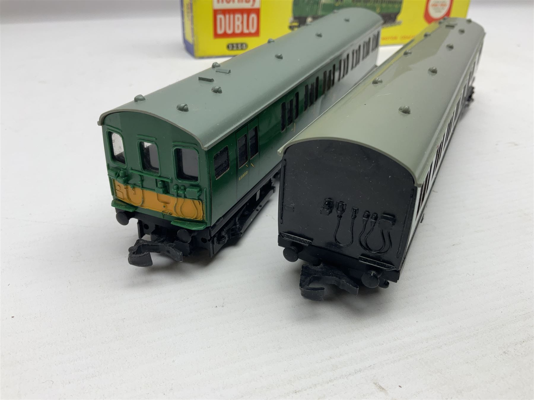 Hornby Dublo - 3-rail 3250/4150 BR (S) Electric Motor Coach with Driving Trailer 2-car EMU unit in BR green Nos.S.65326 and S.77511; Motor coach in original box with instructions and trailer unboxed (2)
