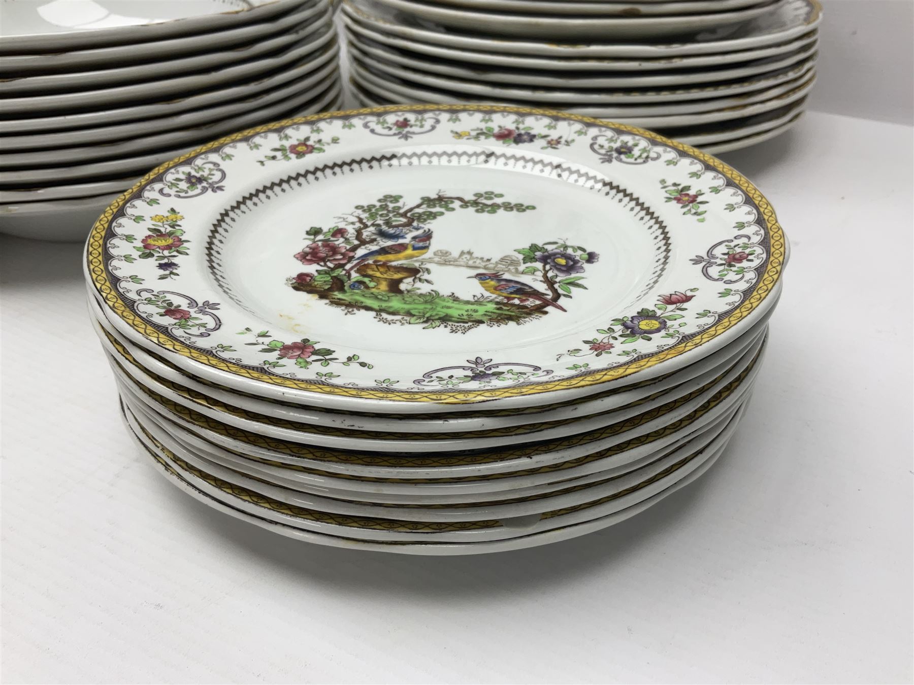 Copeland Spode Chelsea pattern part dinner service, to include seventeen dinner plates, eight side plates, Fifteen soup bowls in two sizes, meat platter etc (53)