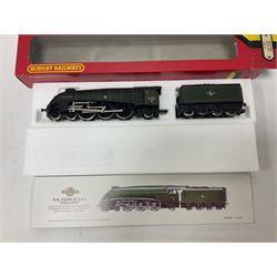 Hornby ‘00’ gauge - Class N15 4-6-0 ‘Sir Dinadan’ locomotive no.795 in SR green; Coronation Class 7P 4-6-2 ‘Duchess of Sutherland’ locomotive no.6233 in LMS maroon; Class 7P 4-6-2 ‘The Princess Royal’ locomotive no.6200 in LMS maroon; Class A4 4-6-2 ‘Mallard’ locomotive no.60022 in BR green; in original boxes (4) 