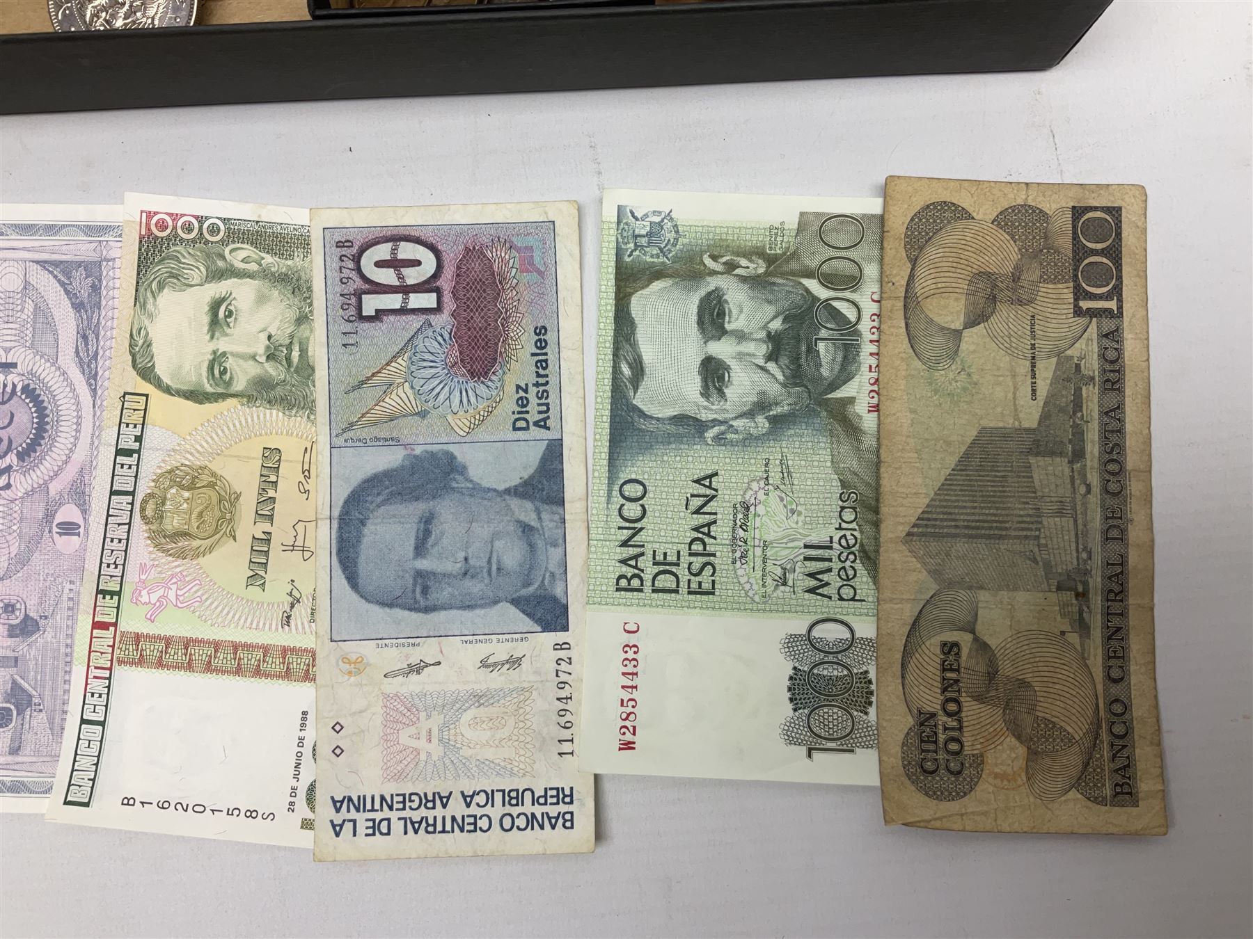 Great British and World coins and banknotes, including pre-decimal coinage, Britain's first decimal coins sets in blue folders, silver one yen coin converted into a brooch, commemorative crowns etc