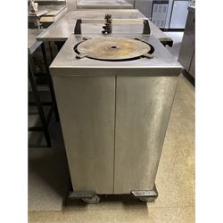 Stainless steel plate warming cabinet, on castors- LOT SUBJECT TO VAT ON THE HAMMER PRICE - To be collected by appointment from The Ambassador Hotel, 36-38 Esplanade, Scarborough YO11 2AY. ALL GOODS MUST BE REMOVED BY WEDNESDAY 15TH JUNE.