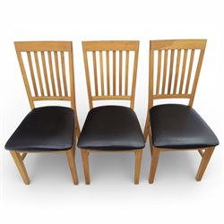 Solid light oak extending dining table with single leaf, and set of six chairs