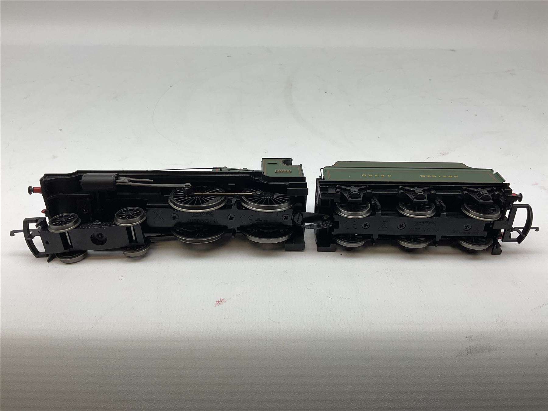 Hornby Railroad '00' gauge - County Class 4-6-0 locomotive 'County of Hants' no. 1016, Class 4900 4-6-0 locomotive 'Adderley Hall' no. 4901 and County Class 4-4-0 locomotive 'County of Devon' no. 3835, all DCC ready (3)