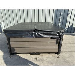Platinum Spas Santorini 846A 6 person hot tub, with five seats and a lounger,  52 multiple jets, 7.3kw, 32 Amp, with hinged cover in full working order.

https://e.issuu.com/embed.html?backgroundColor=%23000000&d=platinum_brochure_uk_2023_v5_lr&hideIssuuLogo=true&hideShareButton=true&u=superiorwellness