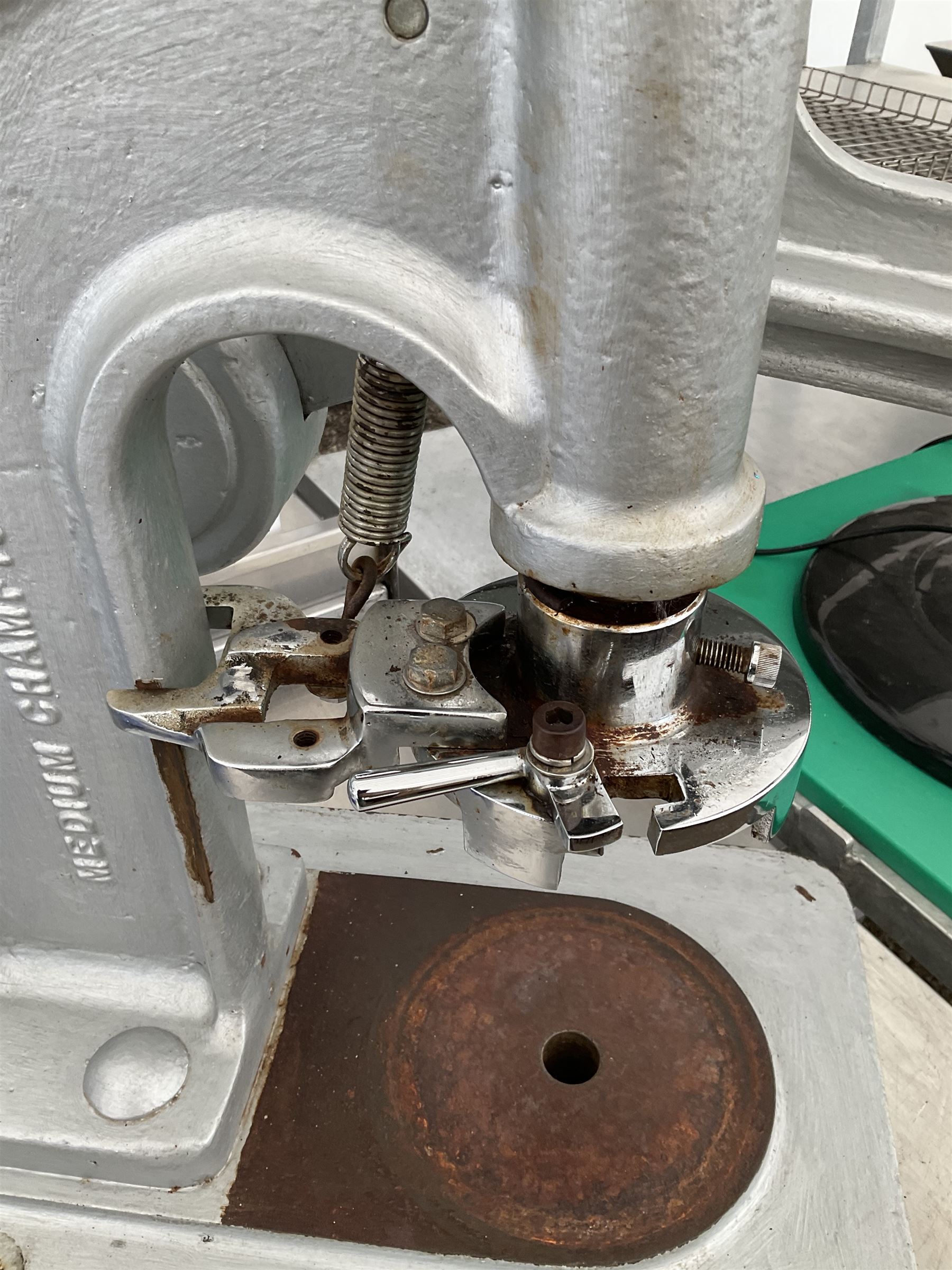 John Hunt - Champion Medium cast iron pie press - THIS LOT IS TO BE COLLECTED BY APPOINTMENT FROM DUGGLEBY STORAGE, GREAT HILL, EASTFIELD, SCARBOROUGH, YO11 3TX