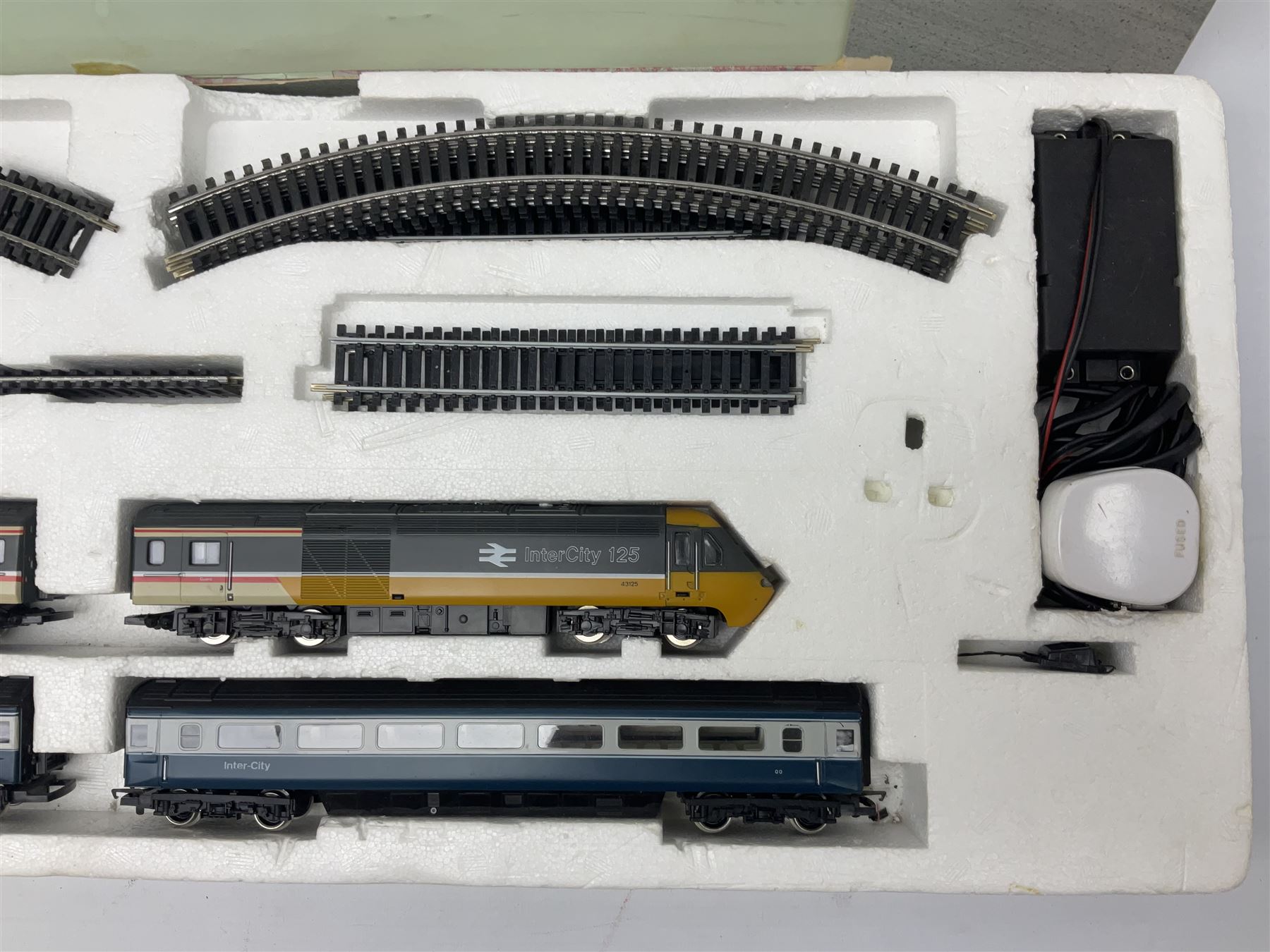 Hornby '00' gauge - Intercity 125 2-car set Nos.43010 & 43011 with one coach in original box with track and additional 4-6-0 locomotive and tender No.7476 and goods wagon; and another similar HST Intercity 125 2-car set Nos.43125 & 43126 with two coaches in original box with track and controller (2)