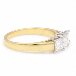 18ct gold diamond ring, set with three princess cut diamonds, hallmarked, total diamond weight 1.00 carat, with World Gemological Institute report