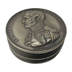 Commemorative pewter snuff box depicting Arthur Duke of Wellington by Allen & Moore of Birmingham, D5cm