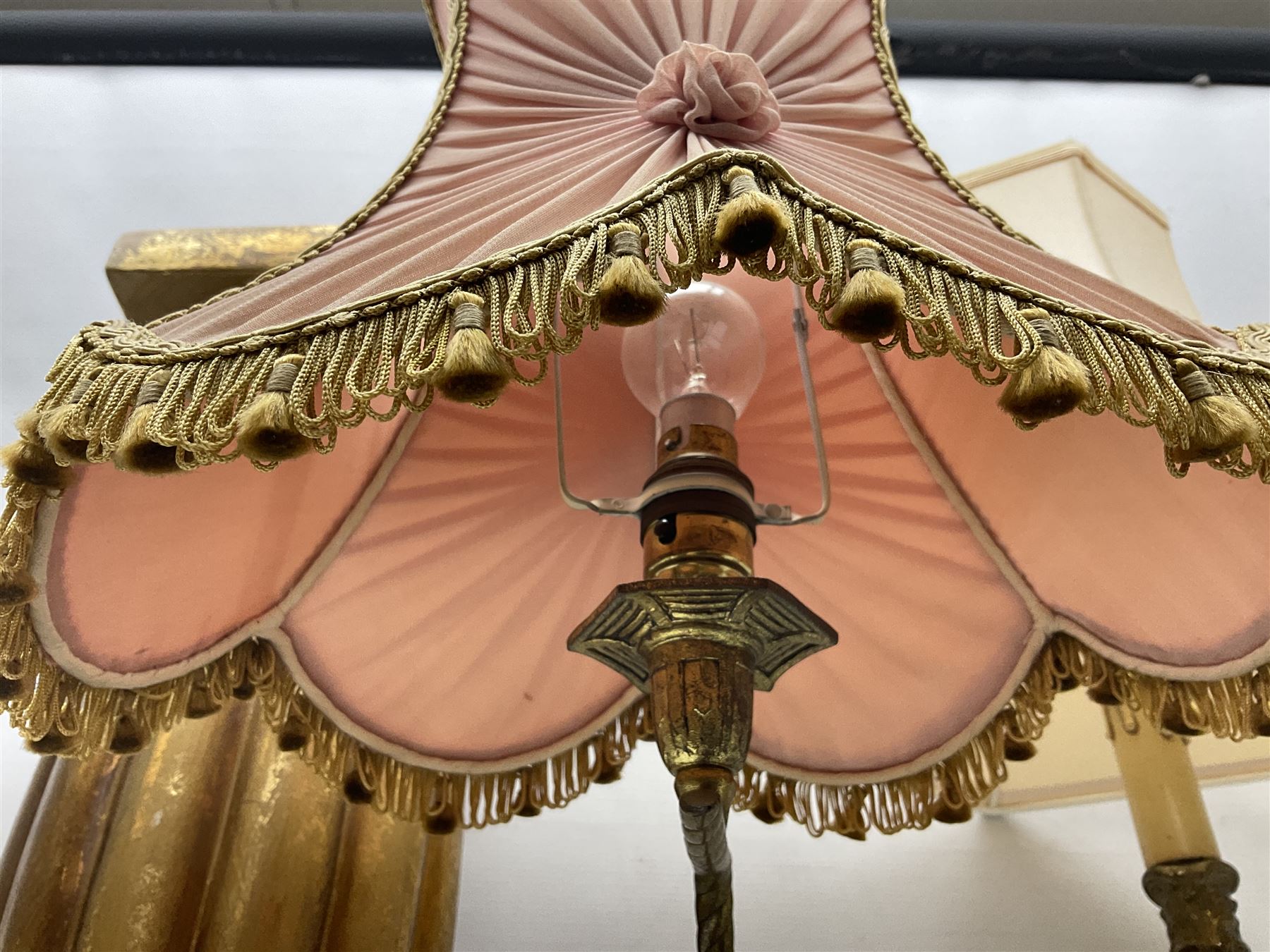 Green onyx and gilt metal table lamp decorated with puttos, together with gilt jardiniere stand and two other table lamps, stand H62cm