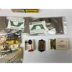 '00' gauge - over twenty construction kits by Airfix, Playcraft, Faller etc including windmills, Railbuses, lamps, locomotive, wagons, houses, fences, signal gantries, girder bridge, level crossing etc; all in original boxes or bags
