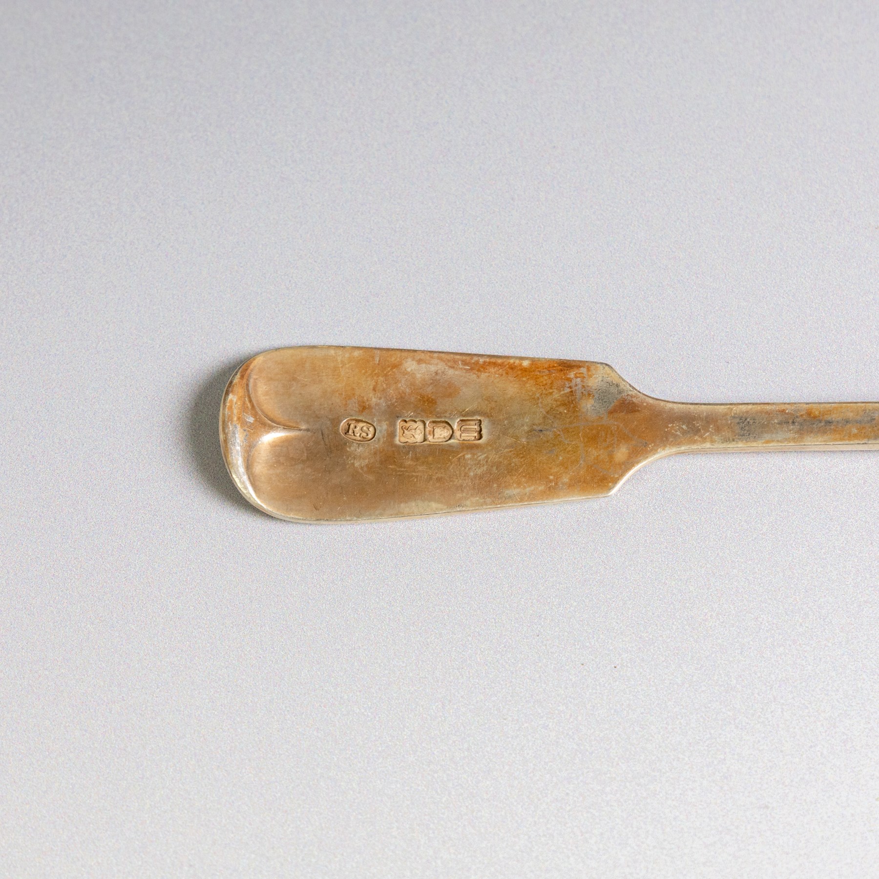 Three Fiddle pattern table spoons, comprising an Edwardian pair hallmarked Robert Stebbings, London 1908, and a single George IV example, hallmarked James Beebe, London 1823