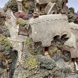 Lilliput lane St. Peters Cove with display plinth and original box 