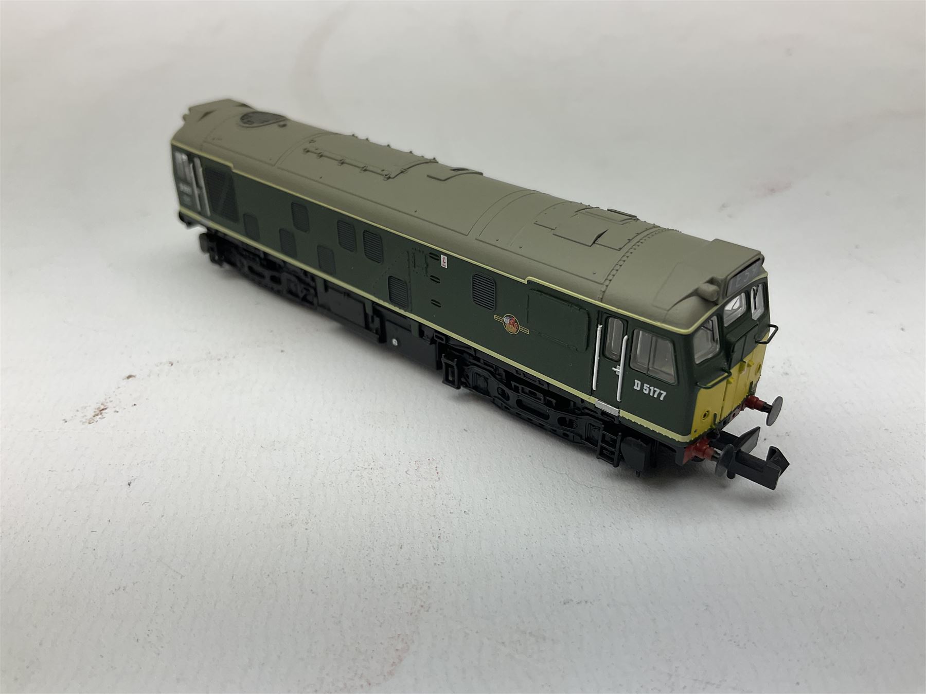 Graham Farish by Bachmann 'N' gauge - Class 31 diesel locomotive no.5826, Class 25/1 locomotive no.D5177 and Class 08 diesel shunter locomotive no.D3785 (3)