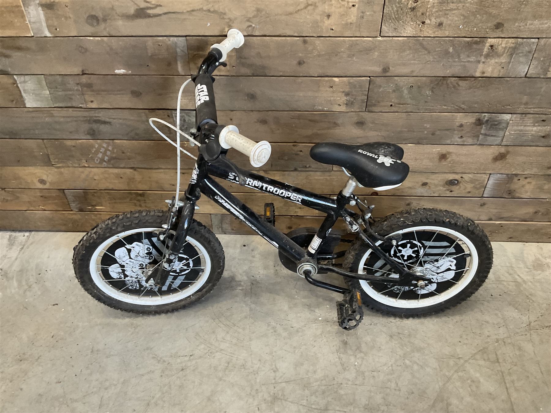 Cinzia Liberty ladies town bicycle, Vintage Elswick bicycle, and a child’s bike