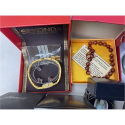 Silver stone set jewellery, including necklaces and bracelets and a collection of beaded and carved hardstone jewellery, etc