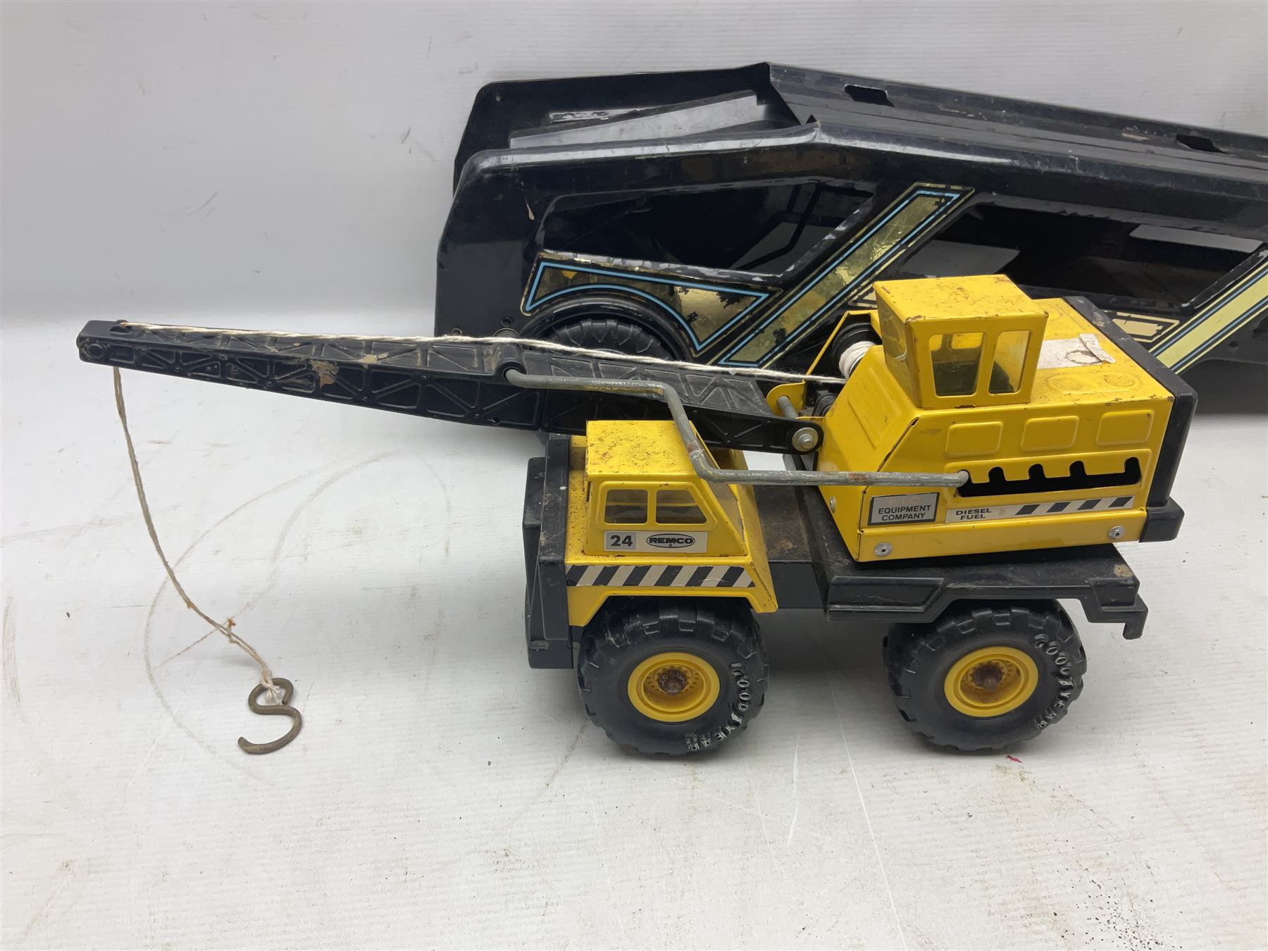 Tonka - five large scale steel pressed vehicles comprising Cement Mixer, Car Transporter, Mobile Crane and two Dumper Trucks (5)