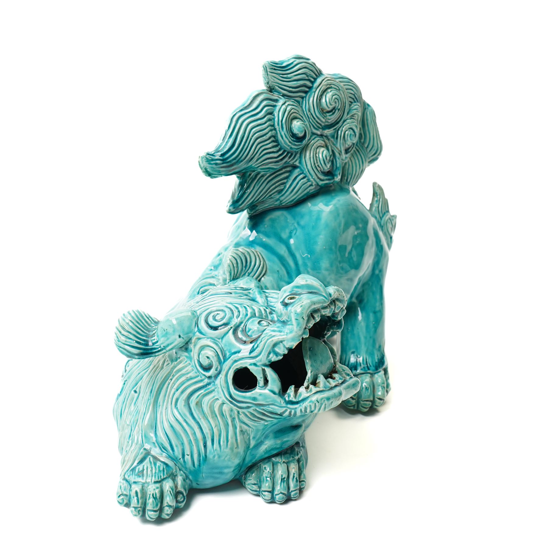 Early 19th century Chinese Tek Sing cargo saucer dish with Nagel Auctions label D18.5cm Chinese, Kangxi blue and white square section vase H24cm and a turquoise glazed Dog of Fo L26cm (3)