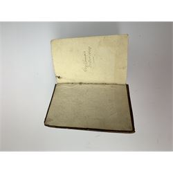 Titi Livii Patavini Romanae Historiae Principis, Libri Omnes, Quotquot Ad Nostram .... 1589. London Edmundum Bollifantum. Six parts in one. Latin. Engraved title page. Full calf binding with ribbed spine.