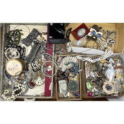 Costume jewellery including rings, bangles, necklaces etc, in one box