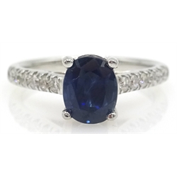 18ct white gold oval sapphire and diamond shoulder ring hallmarked  