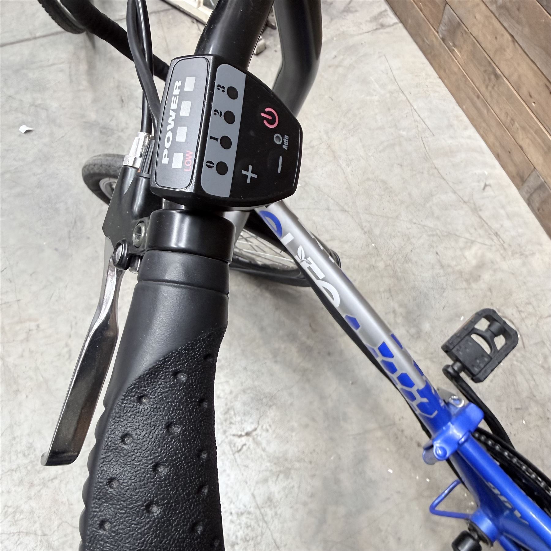 ELife Royal electric assisted bike with charger