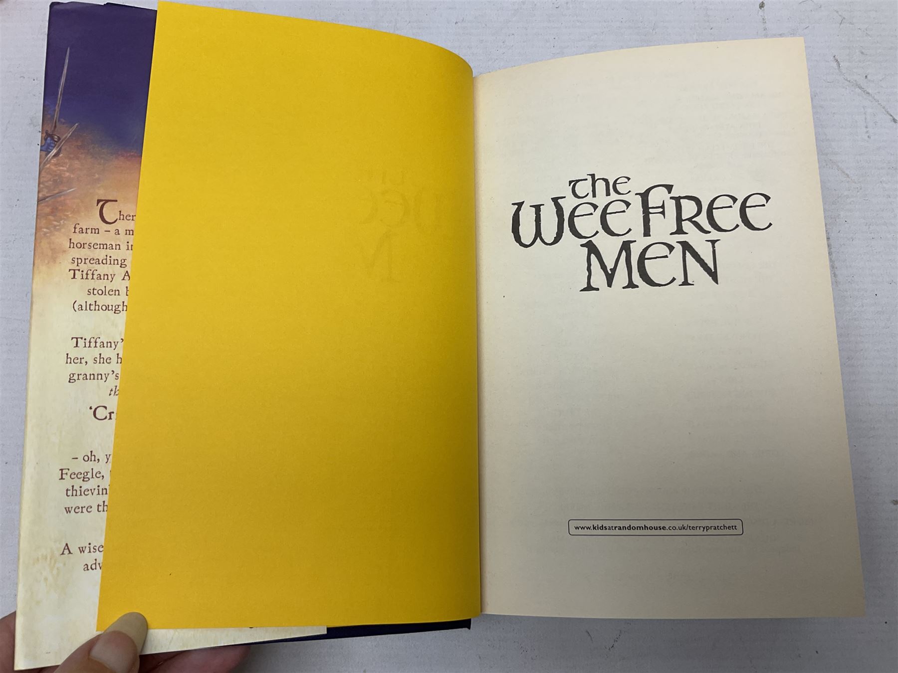 Collection of twenty-three hardback Terry Pratchett books, comprising approximately eighteen first editions including The Fifth Elephant signed & inscribed by Pratchett, all with dustjackets