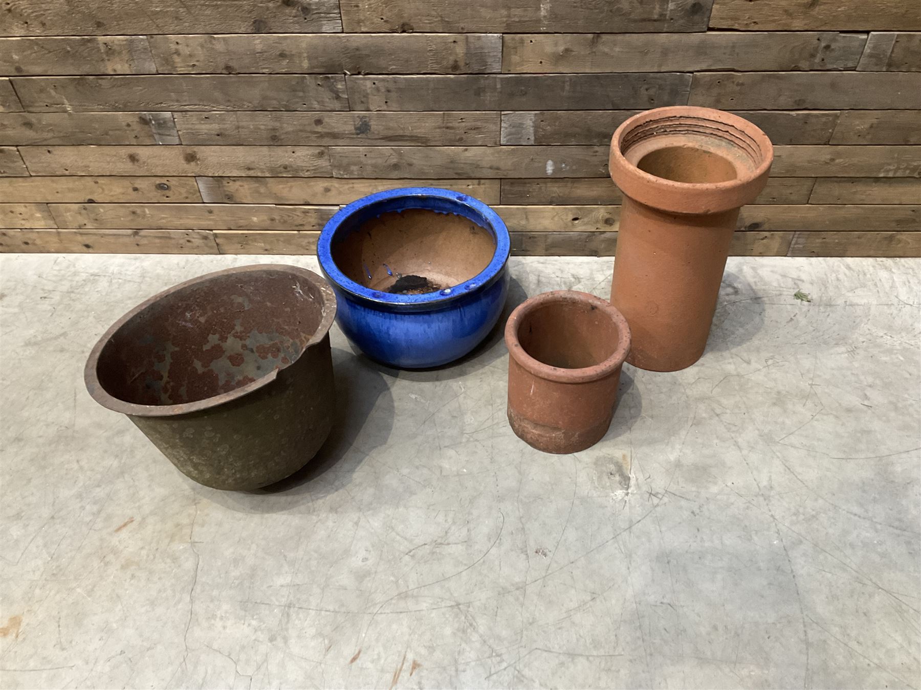Cast iron cauldron set pot with 2 terracotta chimney pots and 2 terracotta planters,