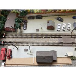 'Z' gauge continental scenic layout with folding legs, various loops of track and sidings with overhead cables, buildings including water tower, tunnels, roads with motor vehicles and figures, trees, haven with boats, backdrop diving wall hiding control units 150 x 50cm