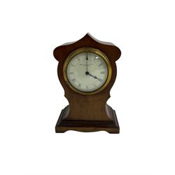 Edwardian -  bedside table clock in a mahogany veneered case in the Art Nouveau style,  with a fixed bezel and enamel dial, Roman numerals, minute track and steel spade hands, 8-day timepiece going barrel movement with a lever platform escapement, wound and set from the rear. With key.
