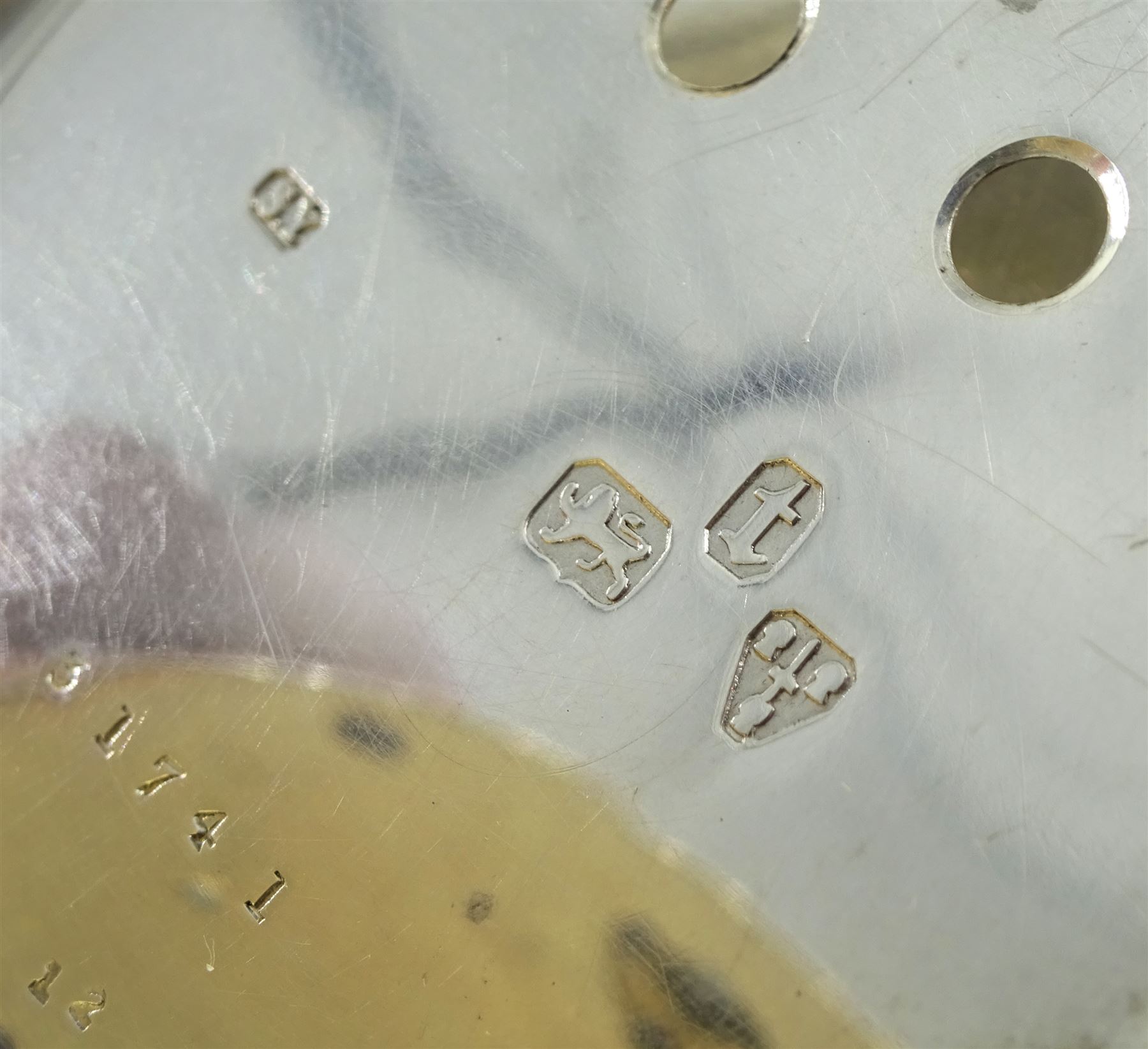 Victorian silver centre seconds key wound chronograph pocket watch No. 31741, white enamel dial with Roman numerals, outer seconds track numbered 25-300, case by Samuel Yeomans, Chester 1882