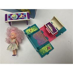 Wish World Kids - Eleven play sets comprising Treats ‘n Sweets Refrigerator, Grin ‘n Win TV, Sponge ‘n Plunge Bathtub, Socks ‘n Locks Dresser, Spice ‘n Slice Stove, Sleep ‘n Leap Bed, File ‘n Smile Desk, Blaze ‘n Braise Fireplace, Hear ‘n Cheer playset in Sponge ‘n Plunge box, two Read ‘n Speed Chair playsets in one box