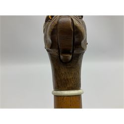 20th century walking cane, the carved wooden handle modelled as the head of a boxer dog with inset glass eyes and articulated and sprung jaw, upon a tapering Malacca shaft, L86.5cm