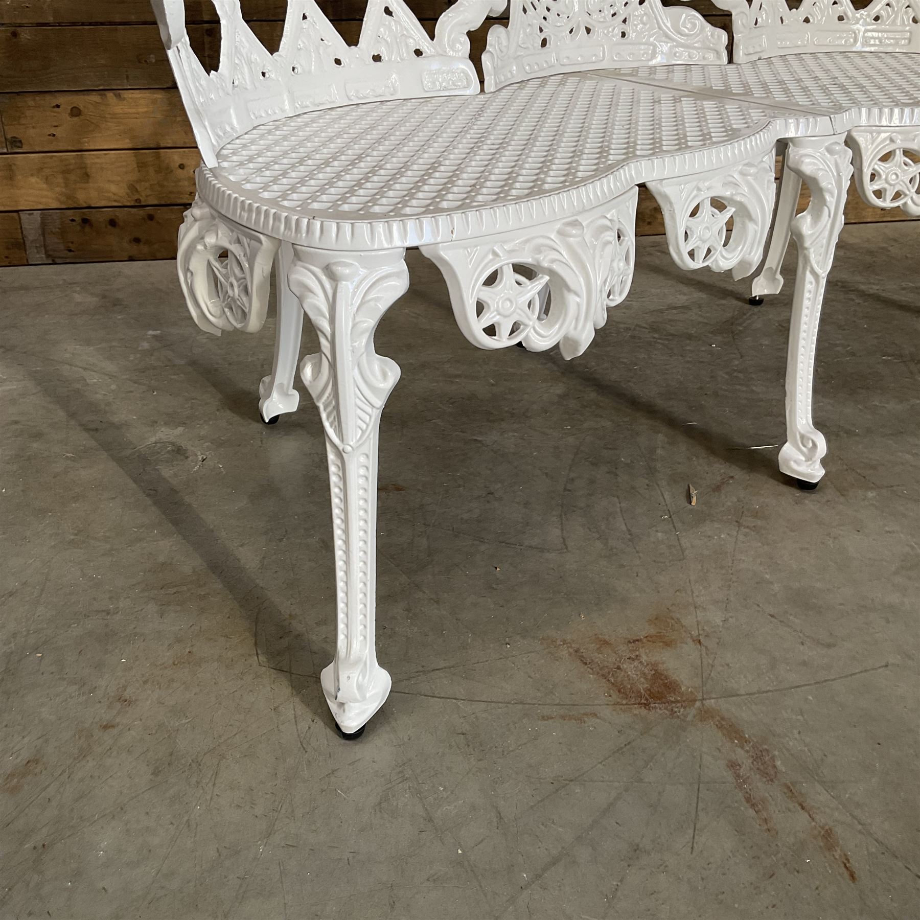 Victorian style aluminium bench in a white finish 