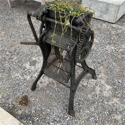 Early cast-iron agricultural milling machine - THIS LOT IS TO BE COLLECTED BY APPOINTMENT FROM DUGGLEBY STORAGE, GREAT HILL, EASTFIELD, SCARBOROUGH, YO11 3TX